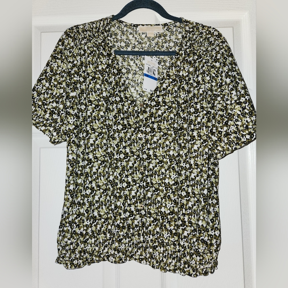 NWT Michael Kors black/white/green floral print slightly cropped lightweight top